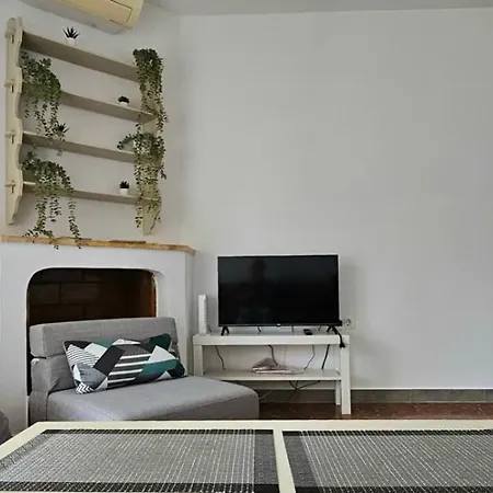 Seaside Cozy With Beautiful Views